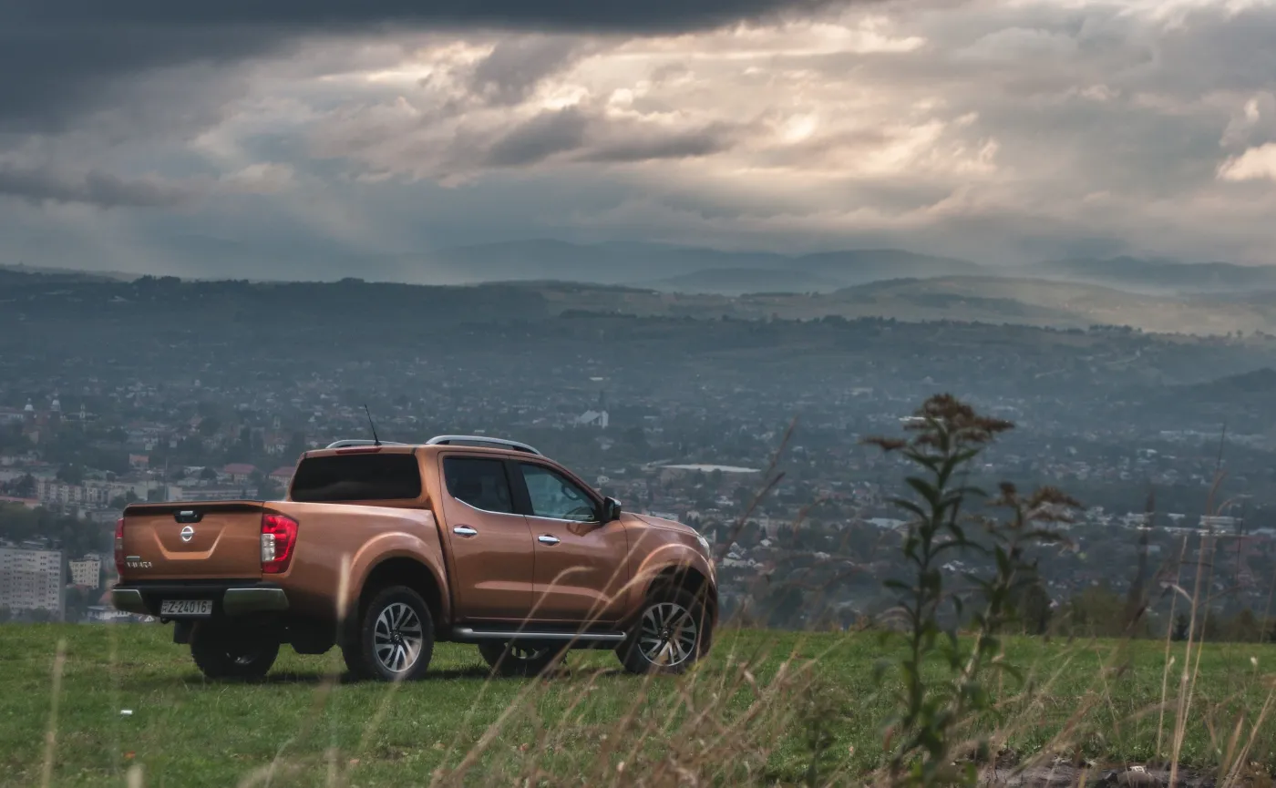 8472608-nissan-np300-navara.jpg