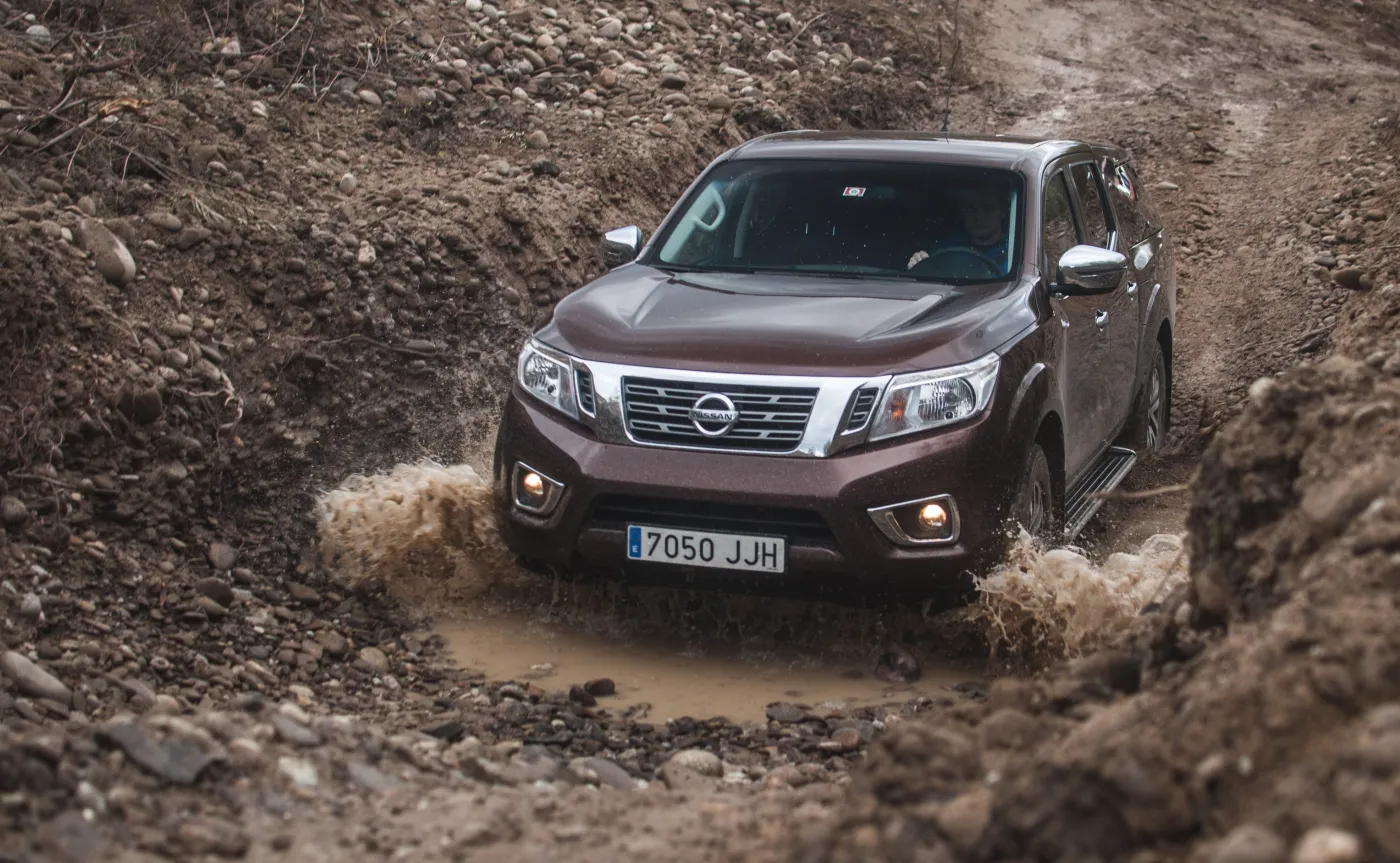 8472640-nissan-np300-navara.jpg