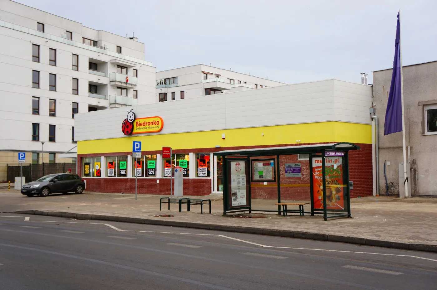 Rząd zapewnił Biedronce reklamę za 7,2 mln zł. Schetyna: Burza w szklance wody