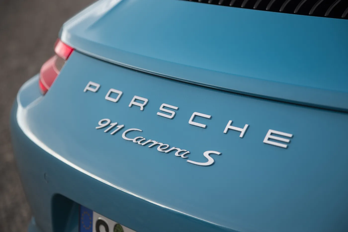 8570171-porsche-911-carrera-s.jpg