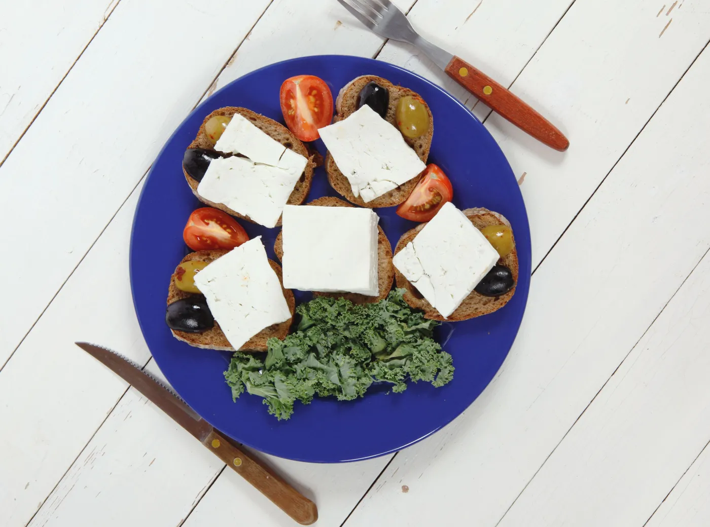8241739-salatka-z-serem-feta.jpg