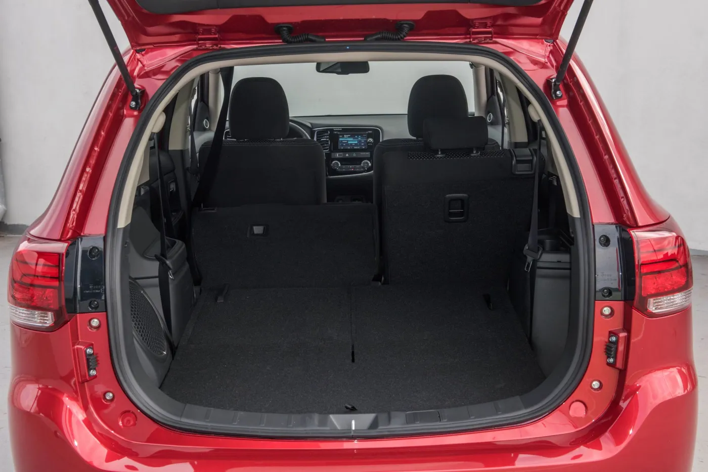 8268573-mitsubishi-outlander.jpg