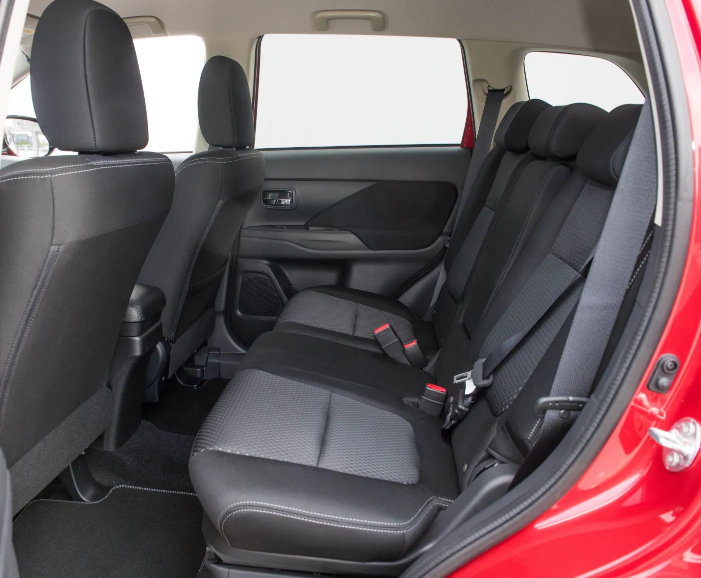 8268605-mitsubishi-outlander.jpg