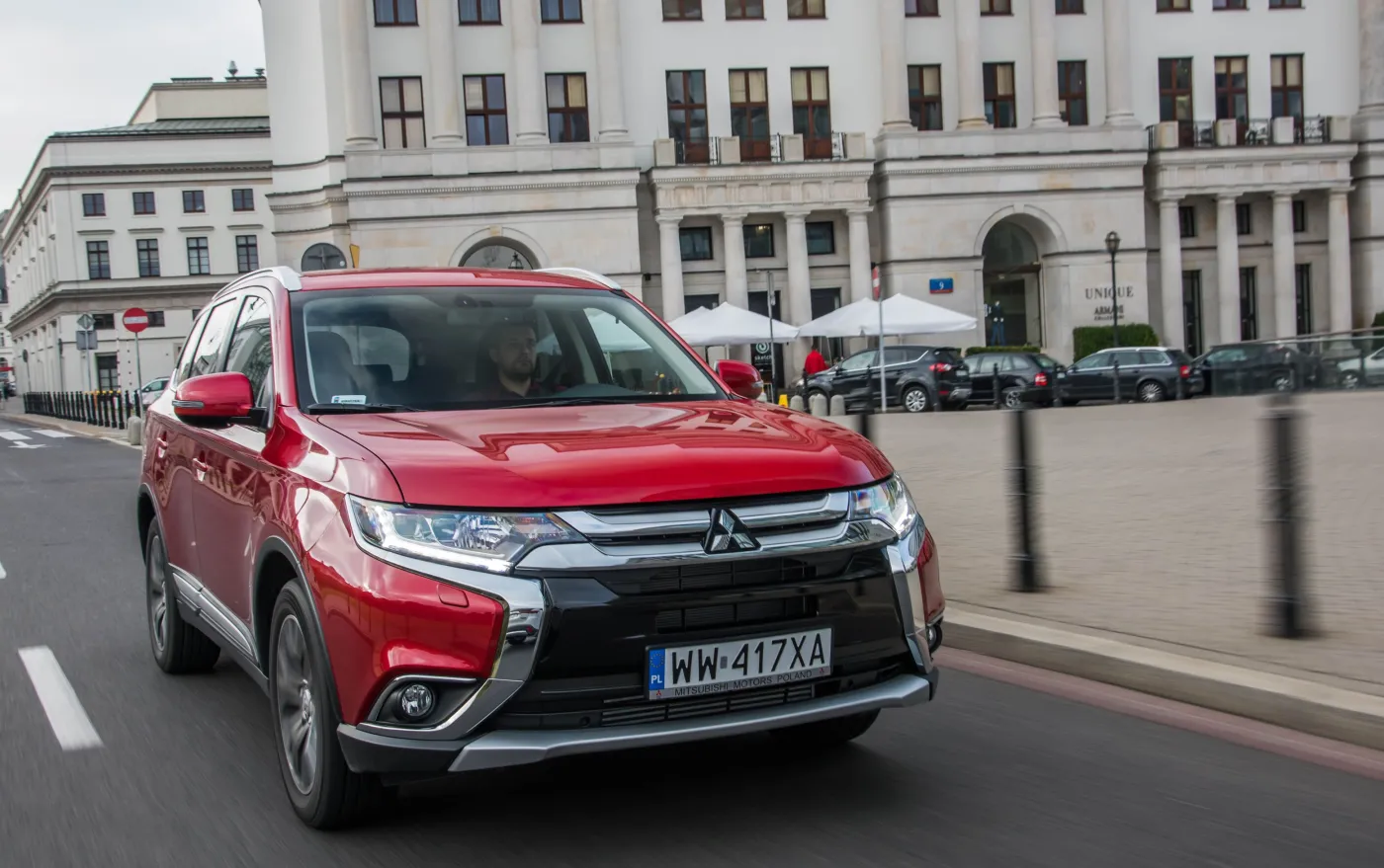 8268669-mitsubishi-outlander.jpg