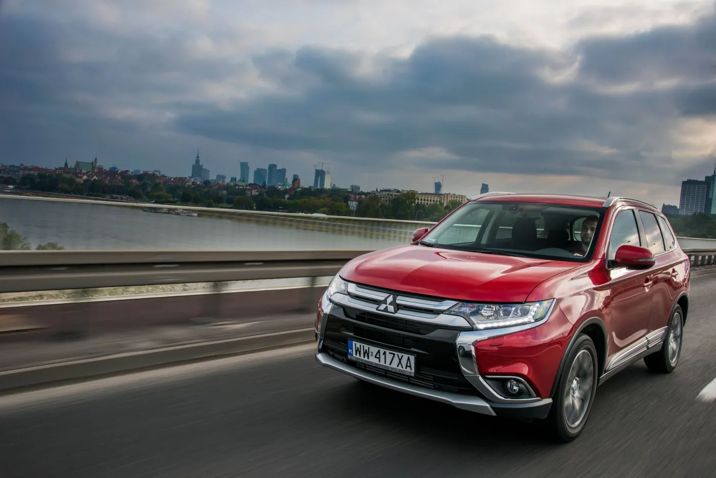 8268701-mitsubishi-outlander.jpg