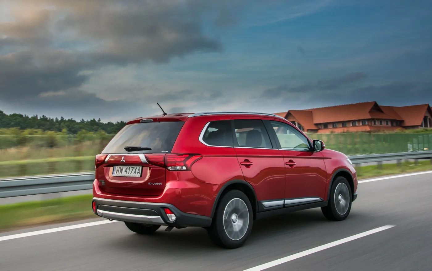 8268733-mitsubishi-outlander.jpg