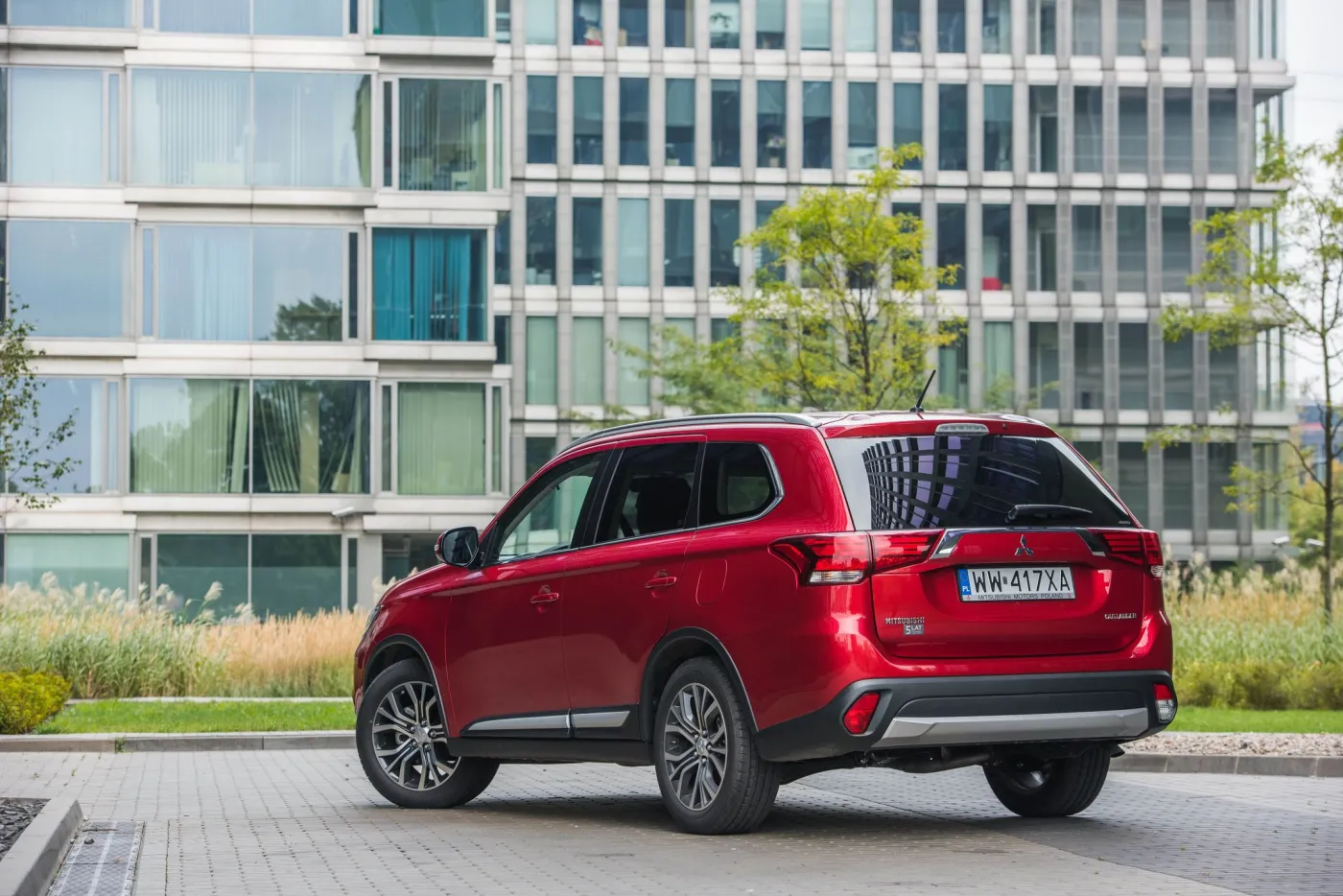 8268856-mitsubishi-outlander.jpg