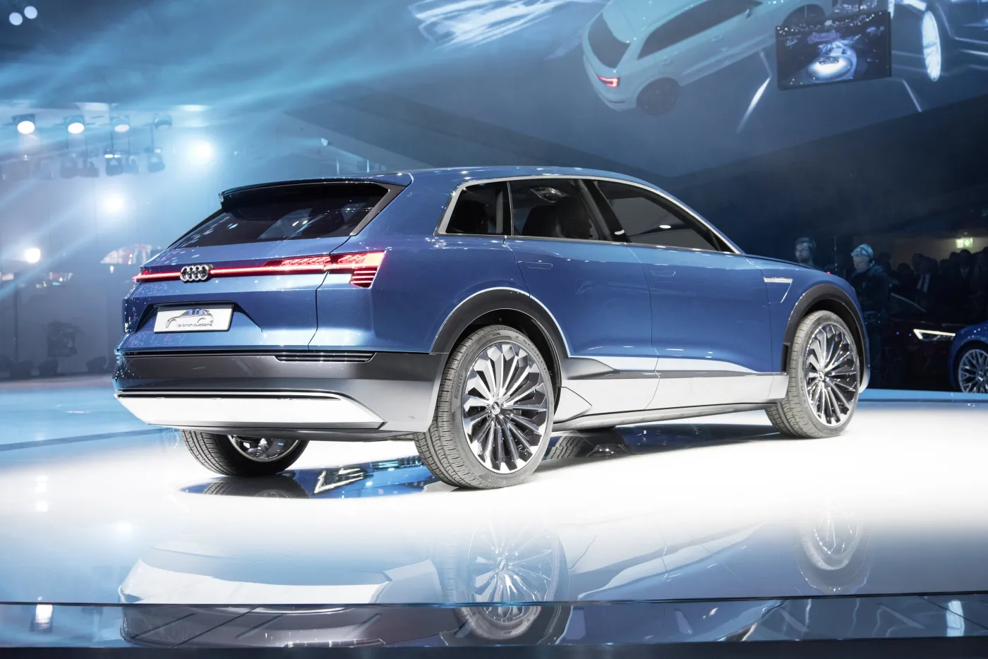 8282552-audi-e-tron-quattro.jpg