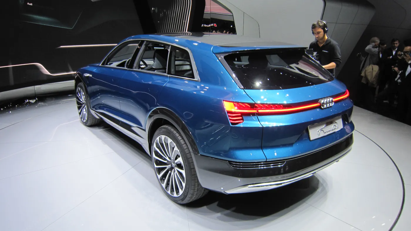 8282232-audi-e-tron-quattro.jpg
