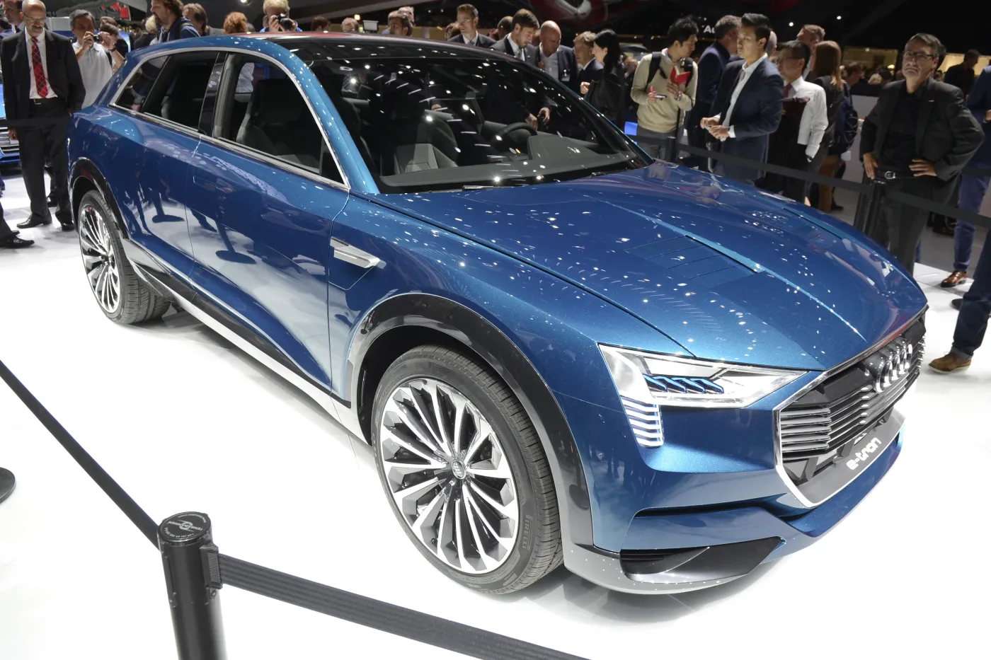 8284863-audi-e-tron-quattro.jpg