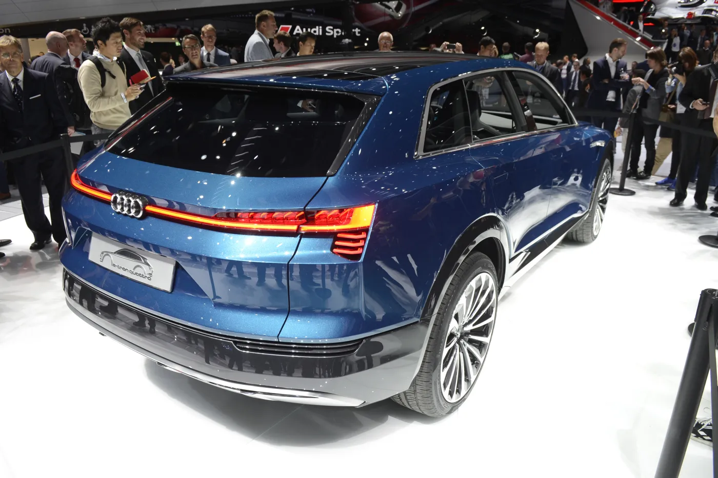 8284895-audi-e-tron-quattro.jpg