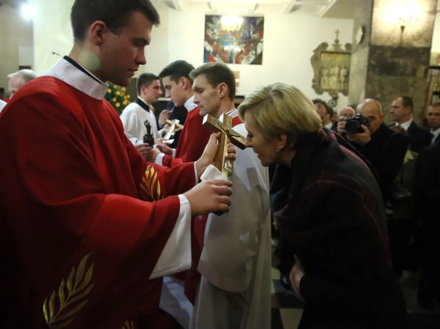 Uroda nie pomogła. Postarzająca stylizacja Agaty Dudy