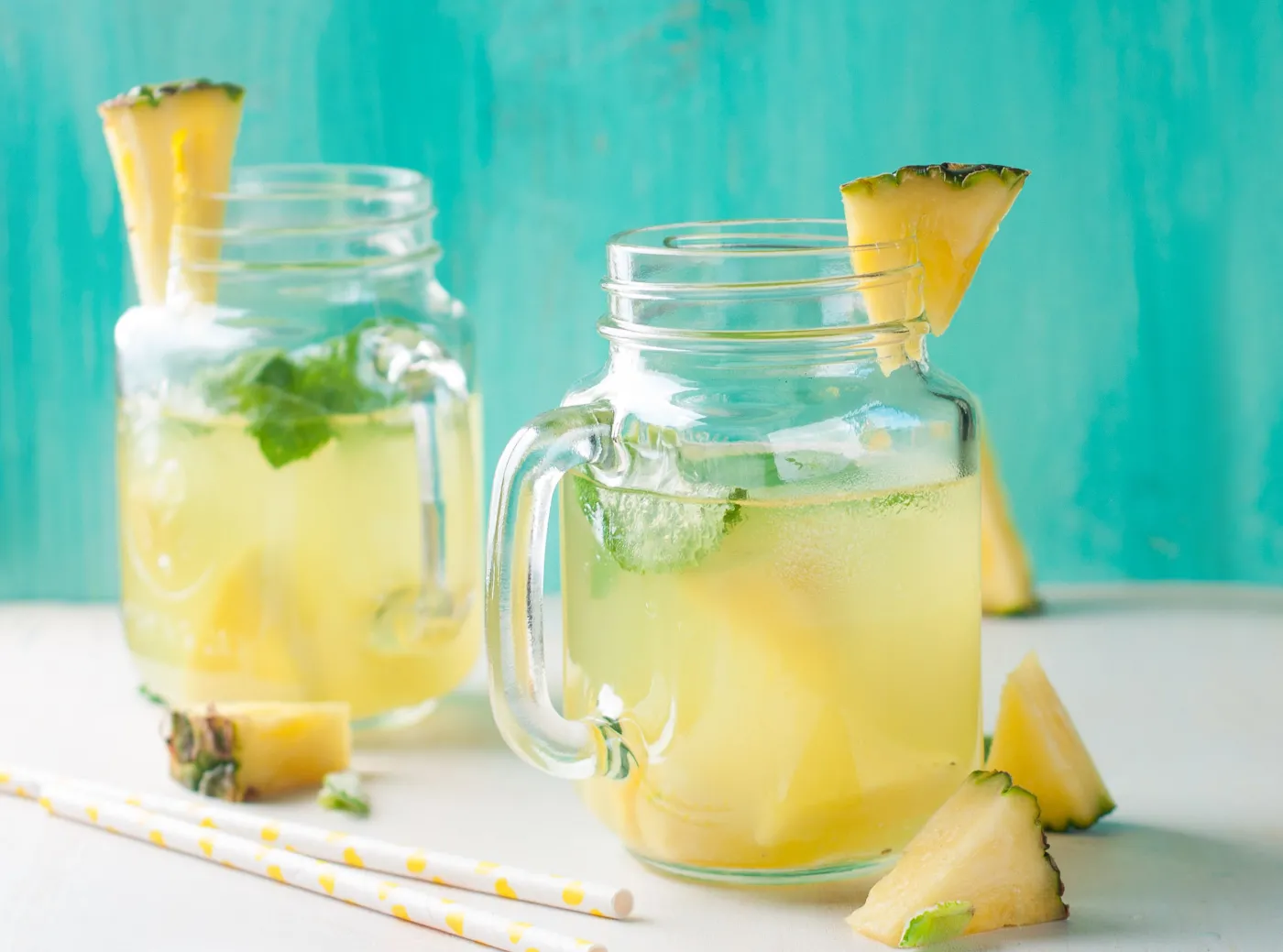 8341108-lemoniada-z-ananasem.jpg