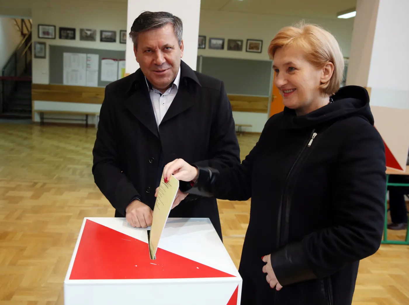 8356234-janusz-piechocinski.jpg