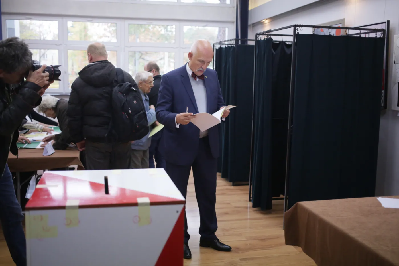 8356266-janusz-korwin-mikke.jpg