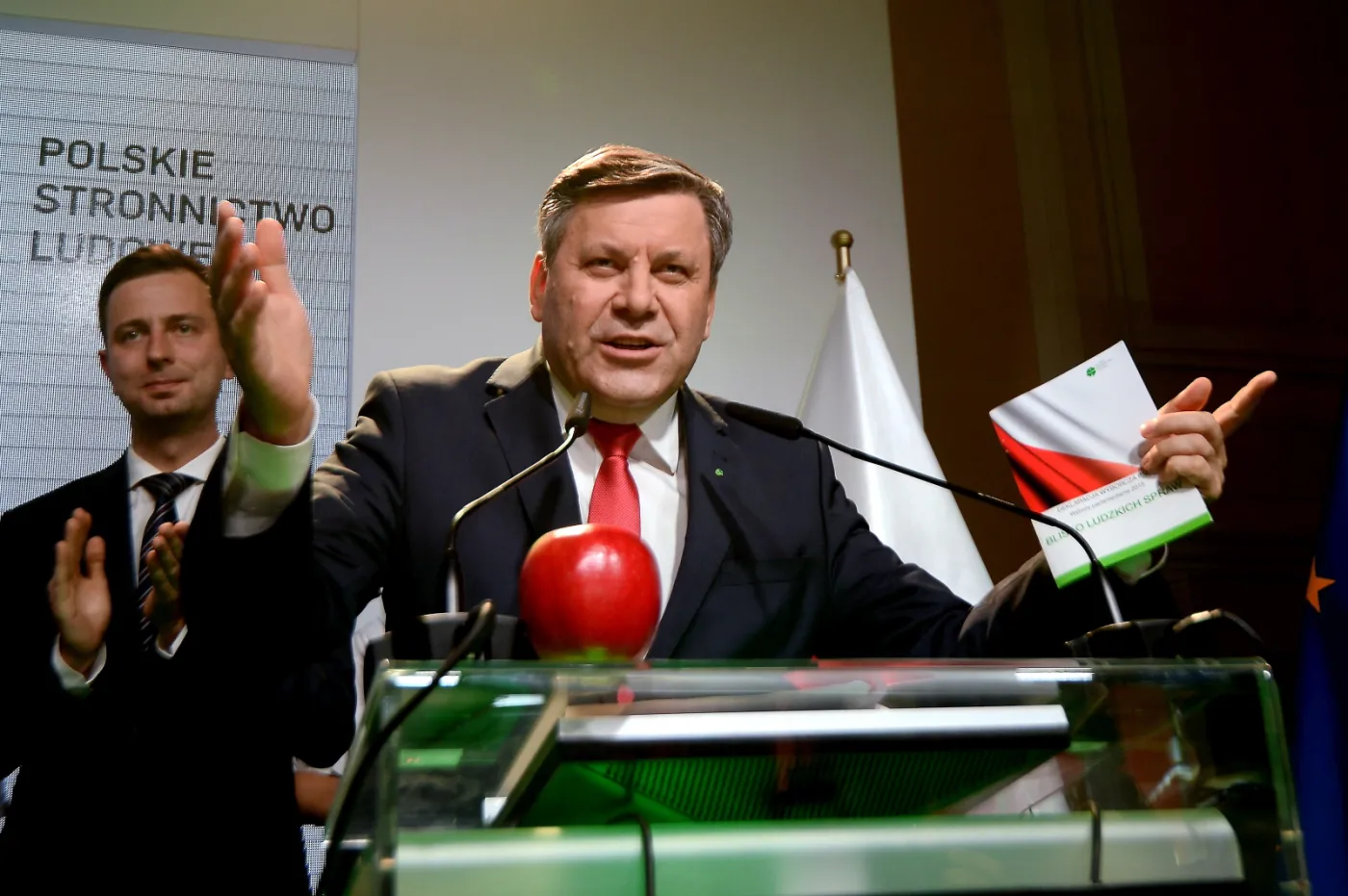8357543-janusz-piechocinski.jpg