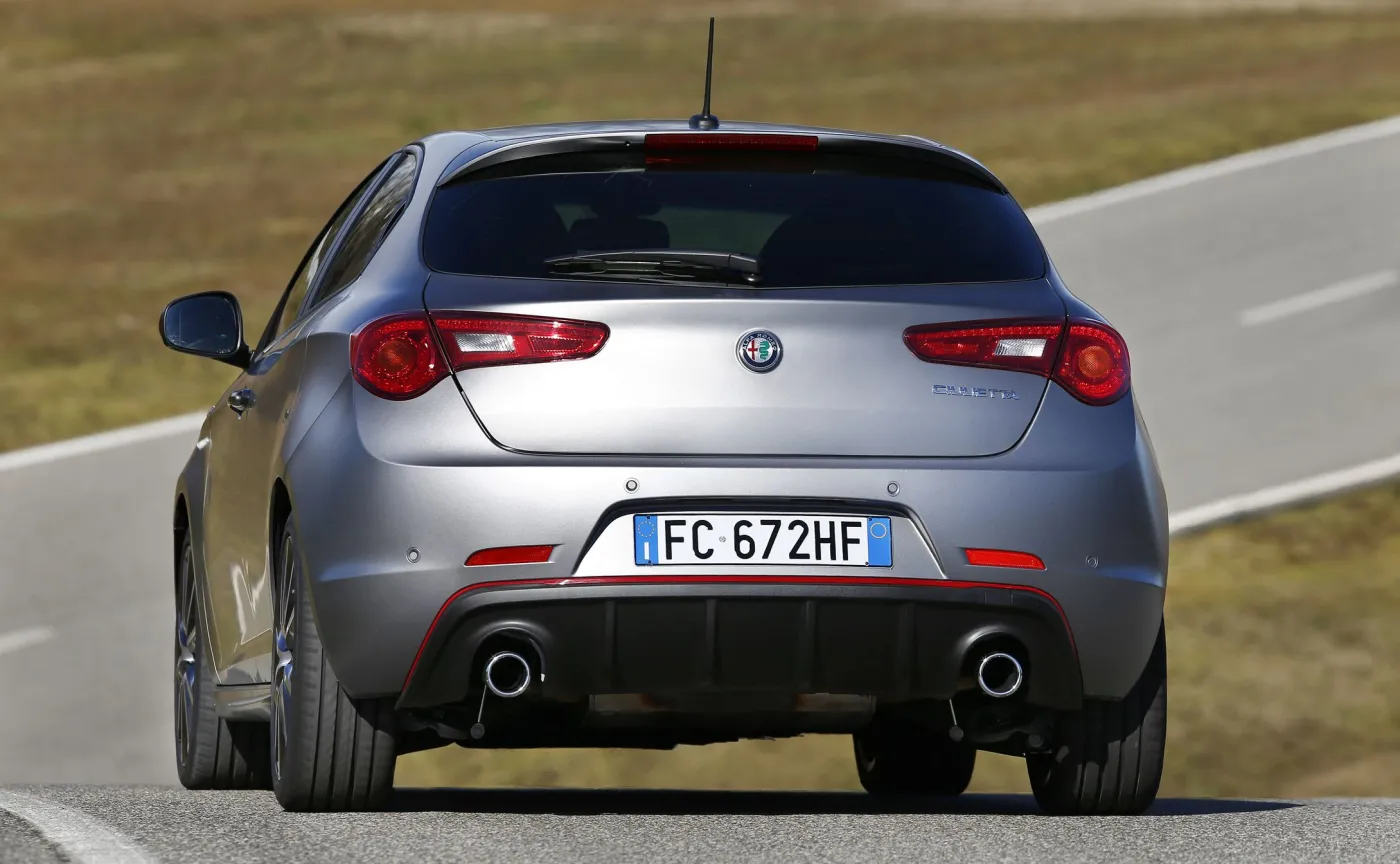 8780429-alfa-romeo-giulietta.jpg