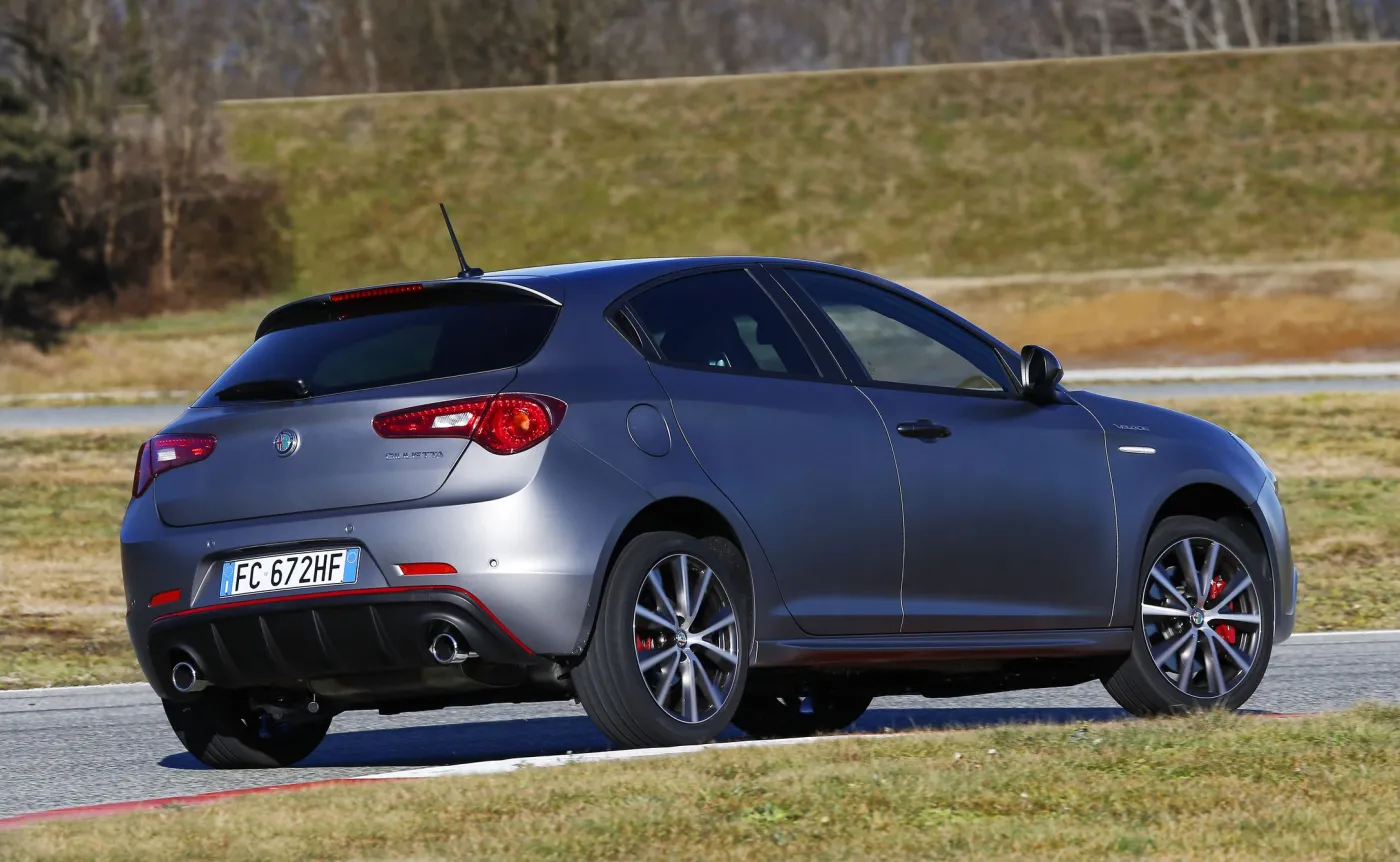 8780461-alfa-romeo-giulietta.jpg