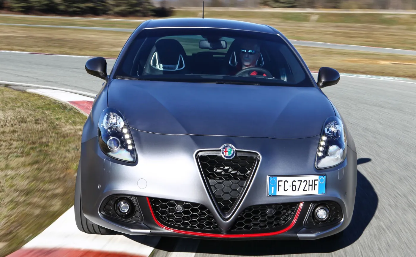 8780055-alfa-romeo-giulietta.jpg
