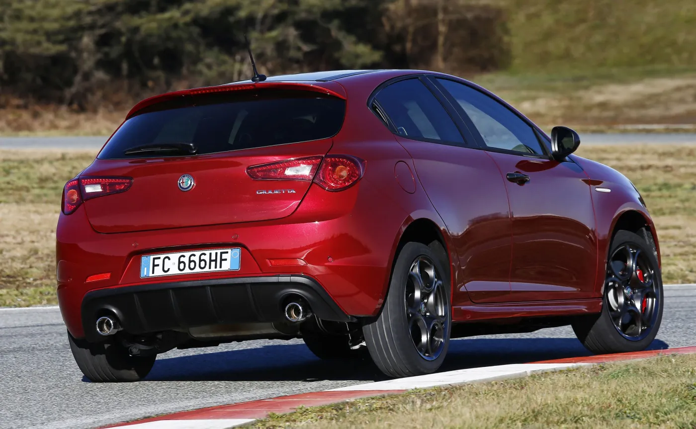 8780119-alfa-romeo-giulietta.jpg