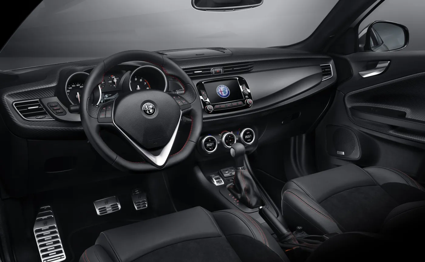 8780151-alfa-romeo-giulietta.jpg