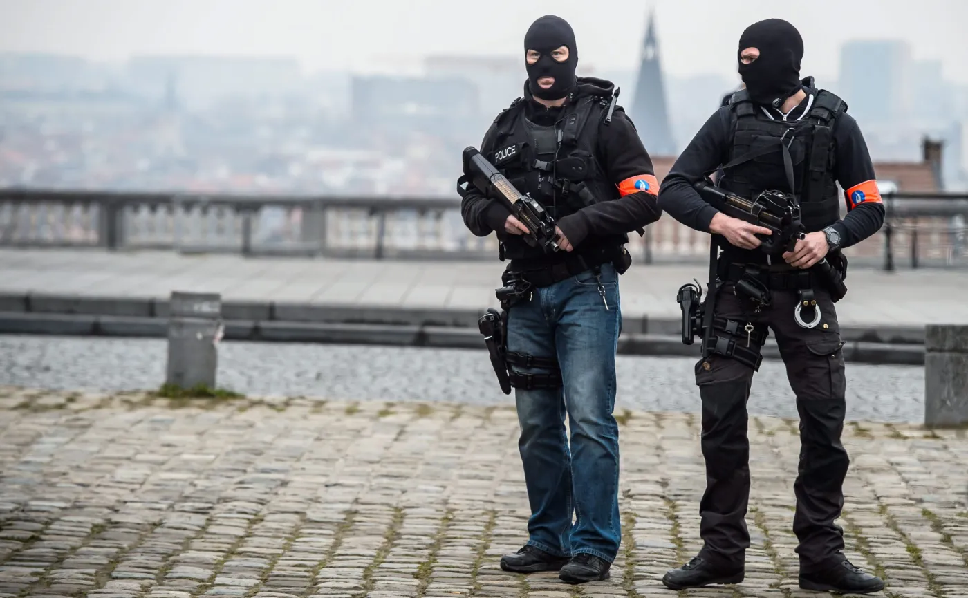 6 kolejnych podejrzanych aresztowanych. Bomba i materiały wybuchowe ukryte w brukselskim mieszkaniu