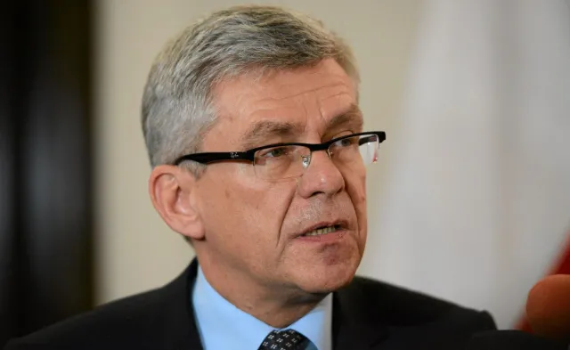 Marszałek Senatu bardziej zgadza się z Kaczyńskim niż z papieżem