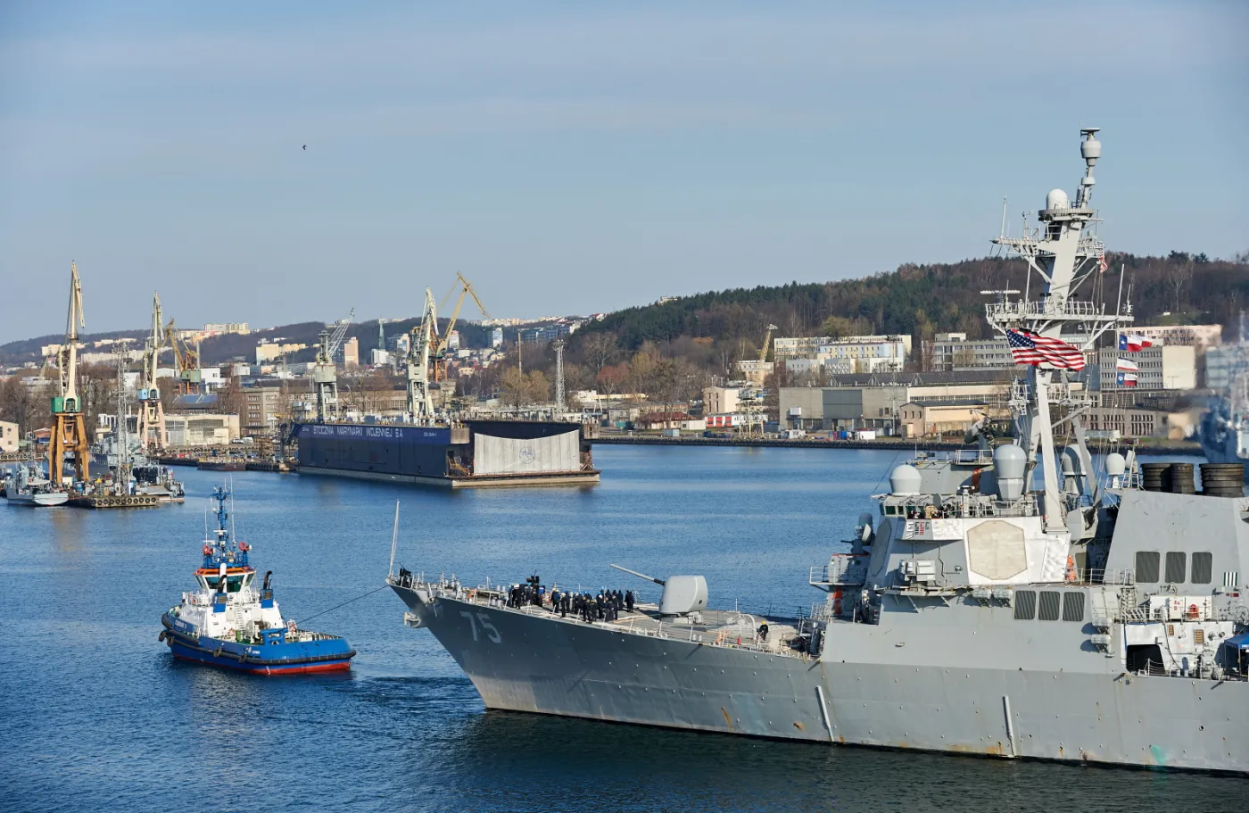 Amerykański niszczyciel USS Donald Cook wpłynął do Gdyni. "To rutynowa wizyta" [ZDJĘCIA]