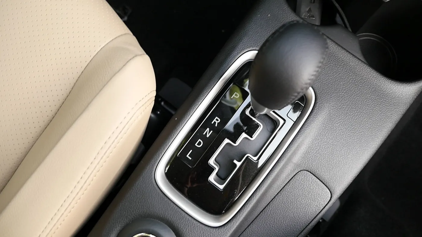 8185856-mitsubishi-outlander.jpg