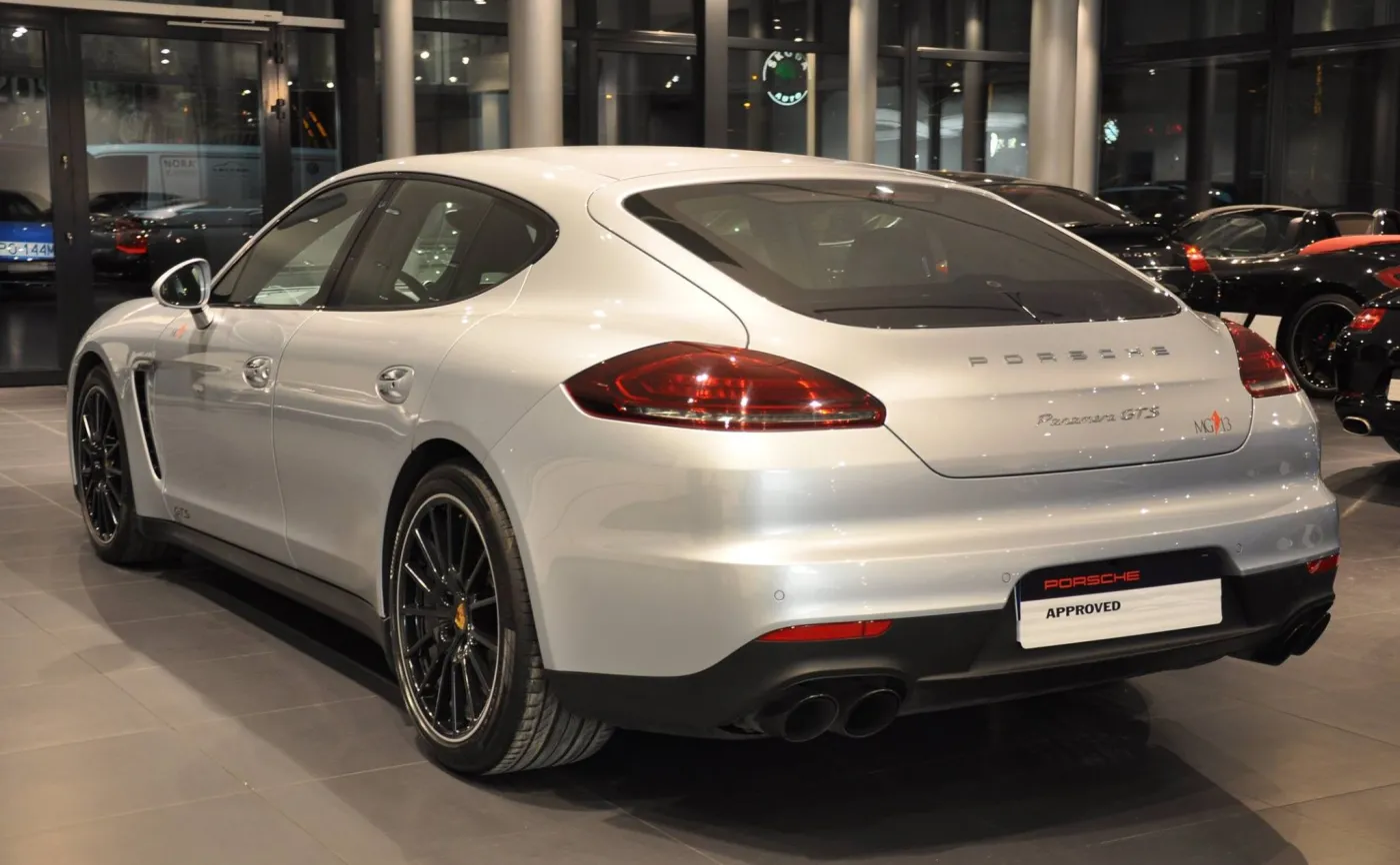 8674854-porsche-panamera-gts.jpg