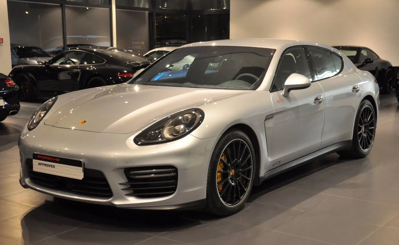 8674950-porsche-panamera-gts.jpg
