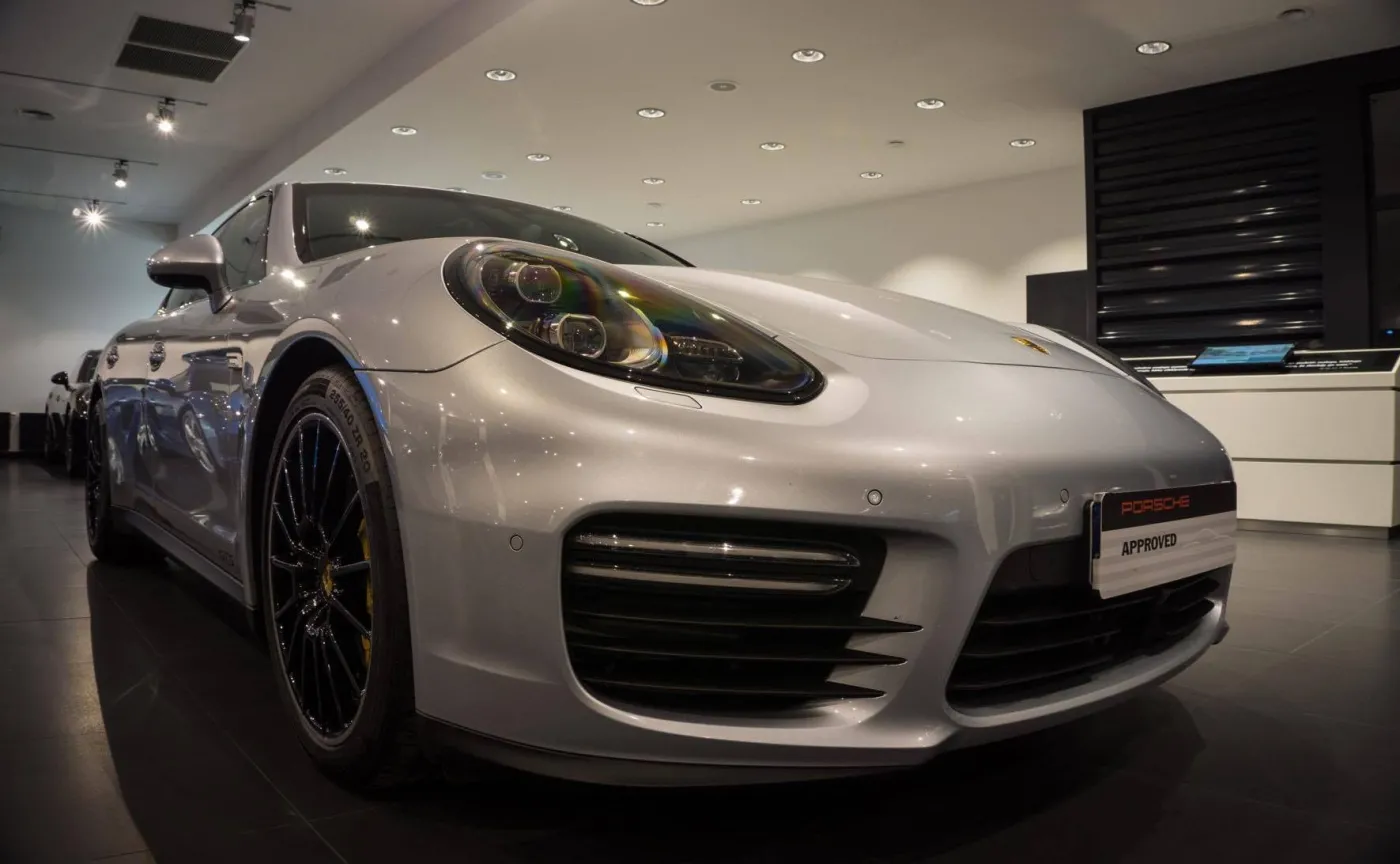 8674982-porsche-panamera-gts.jpg