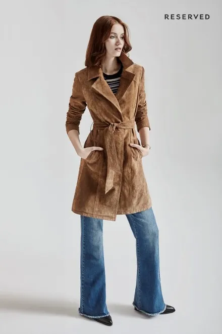 8706836-reserved-retro-chic.jpg
