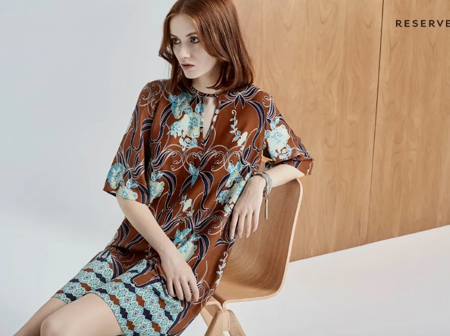 8706862-reserved-retro-chic.jpg