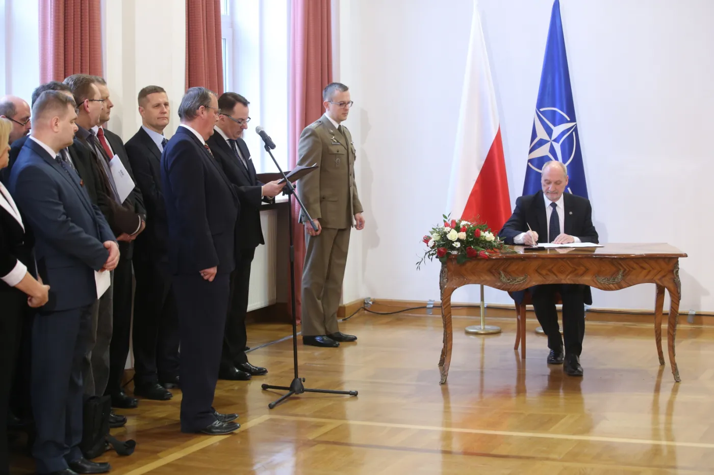 8708210-podkomisja-smolenska.jpg
