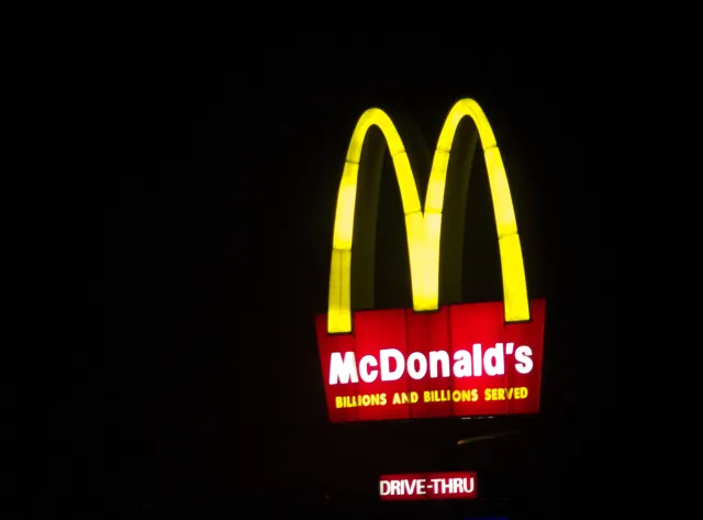 Mcdonalds na ostrzu krytyki. "Woli hamburgery z krwią"