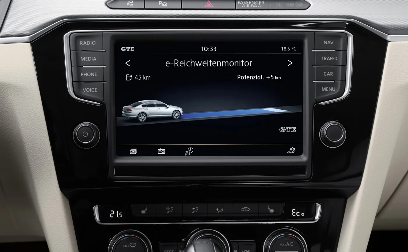 9057275-volkswagen-passat-gte.jpg