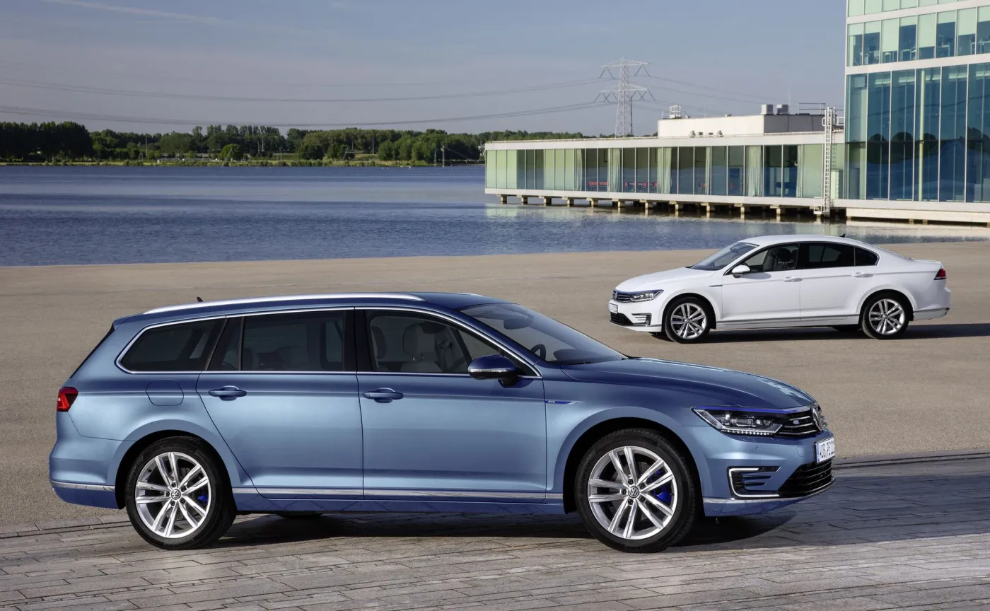 9058073-volkswagen-passat-gte.jpg