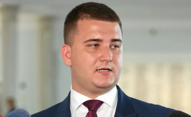 Nie było korupcji politycznej w zamian za pracę. Misiewicz czysty