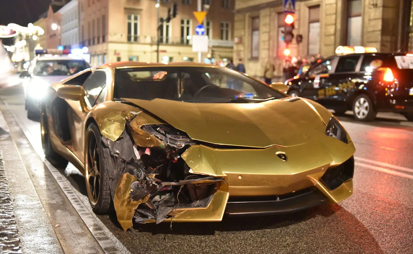 9751408-lamborghini-aventador.jpg