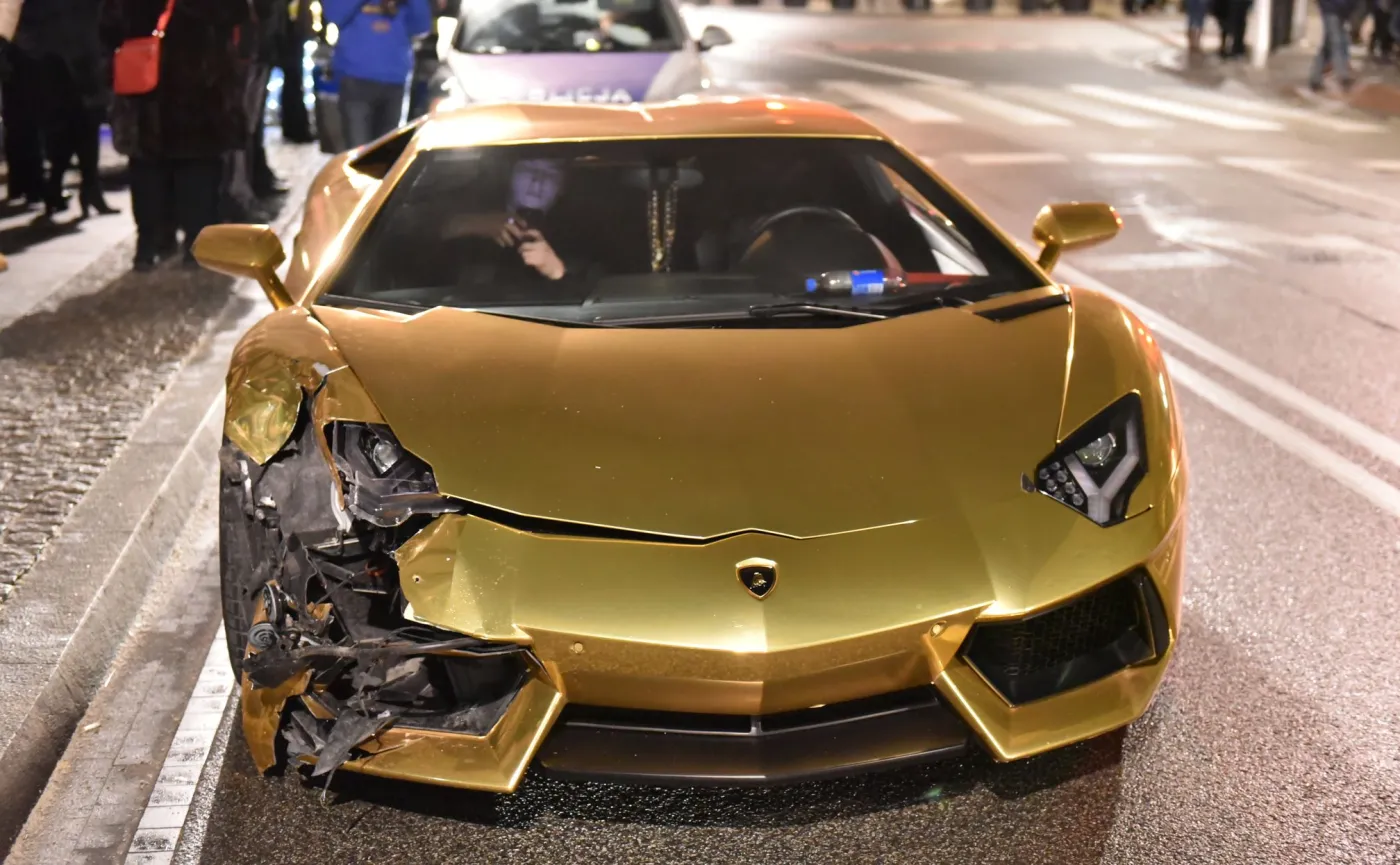 9751527-lamborghini-aventador.jpg