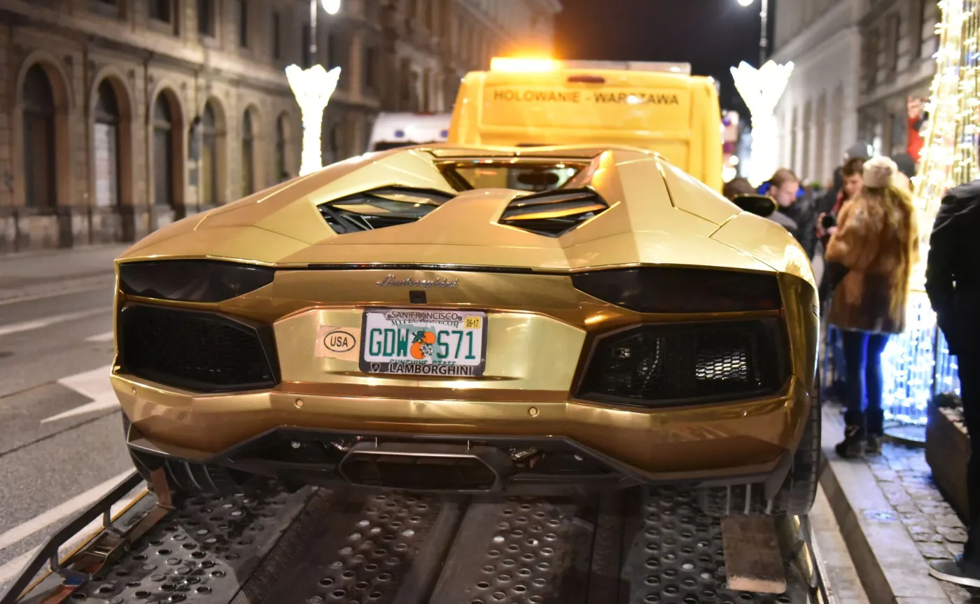 9751972-lamborghini-aventador.jpg