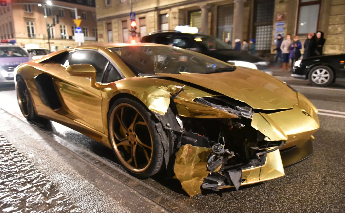 9751222-lamborghini-aventador.jpg