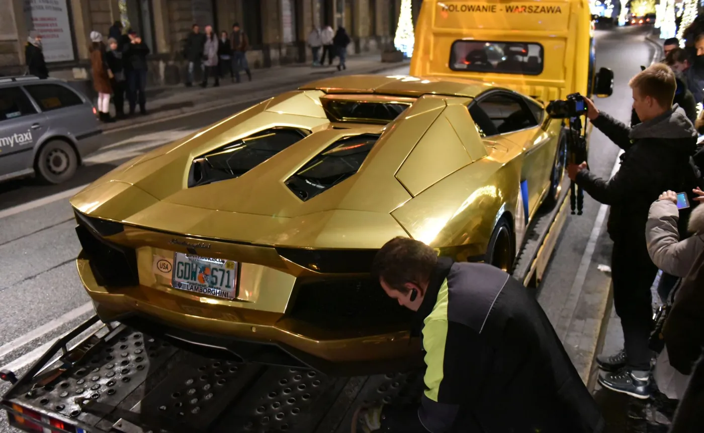 9752004-lamborghini-aventador.jpg