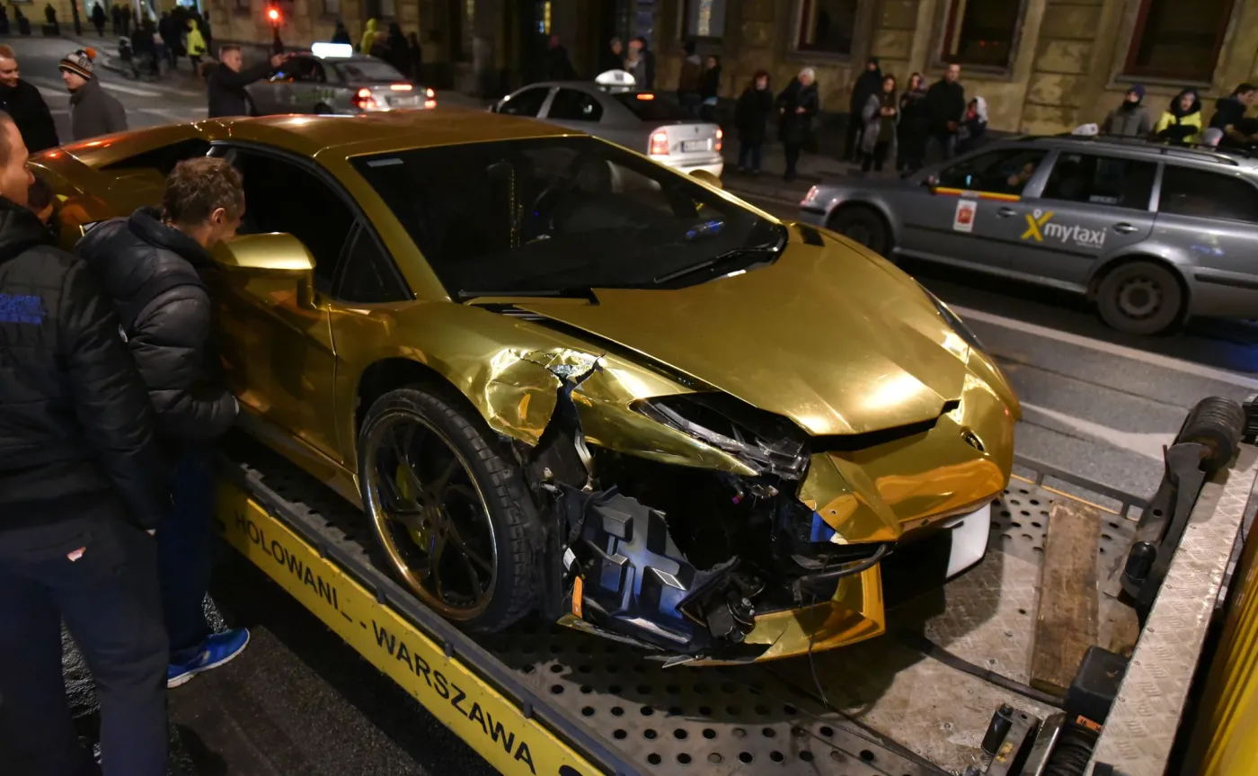 9752036-lamborghini-aventador.jpg
