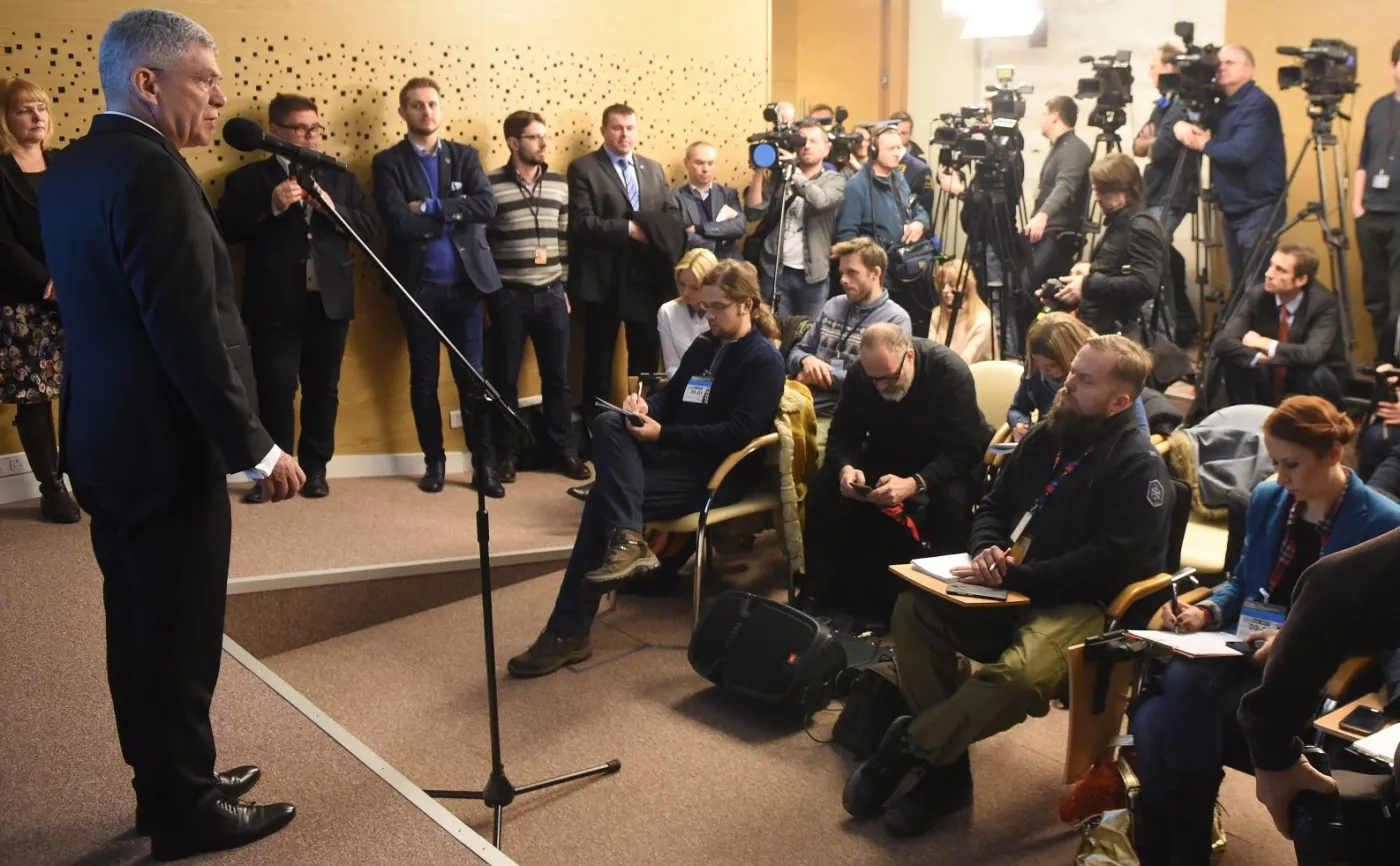 Karczewski: PiS robi krok w tył, wracamy do starych warunków pracy dziennikarzy