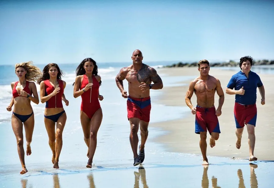 Opięte biusty i umieśnione torsy powracają. Zobacz ZWIASTUN filmu "Baywatch. Słoneczny patrol"