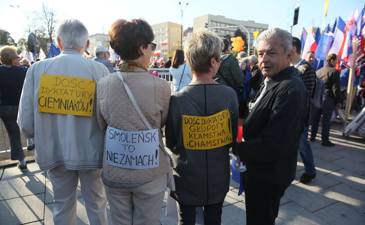 9473831-marsz-kod-w-warszawie.jpg
