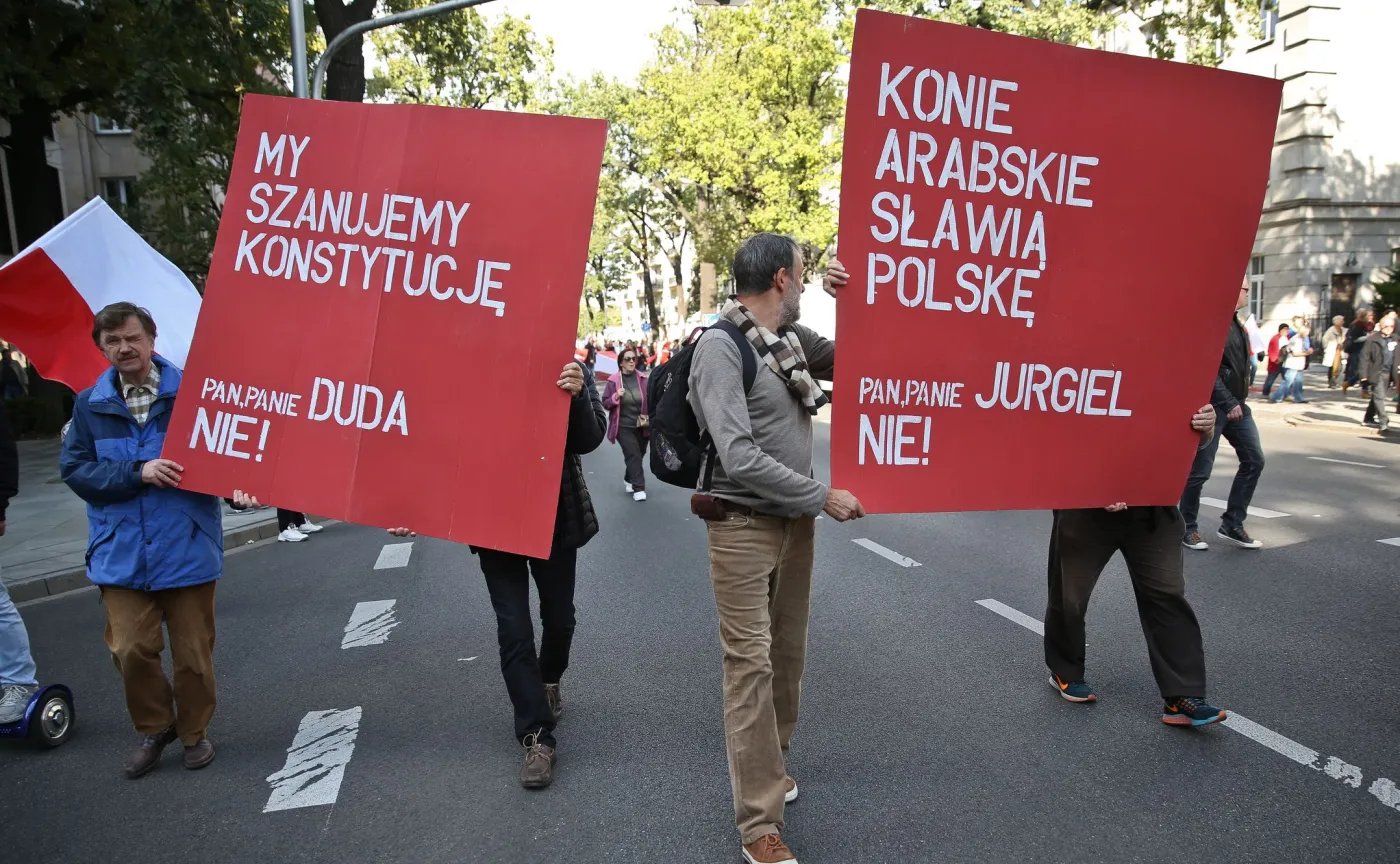 9474023-marsz-kod-w-warszawie.jpg