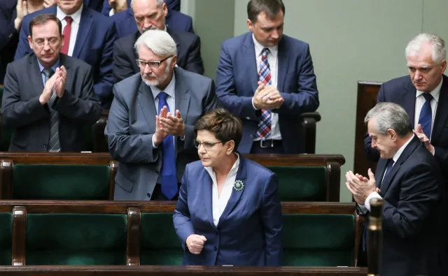 Trzy obietnice premier Szydło w Sejmie. Premier na Twitterze: Zespół "Za życiem" już rozpoczął pracę